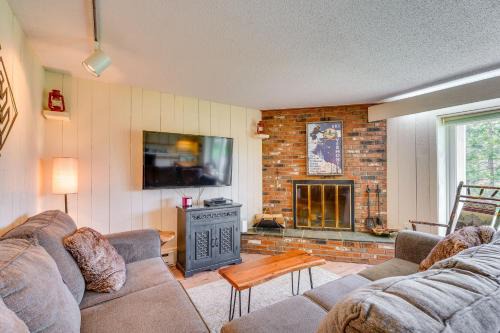 Ski-In/Ski-Out Bromley Mtn Condo: Wood Fireplace!