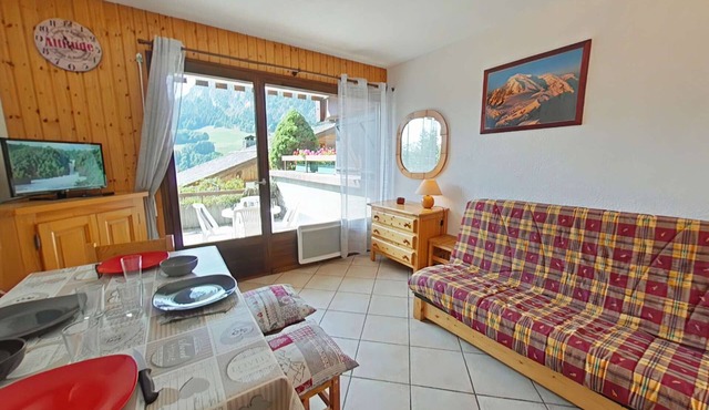 Ski-in/ski-out studio with terrace, parking and Wi-Fi - sleeps 4