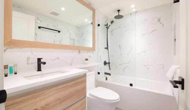 Ski to your door 3BR-Private HTub, True Ski-in/out