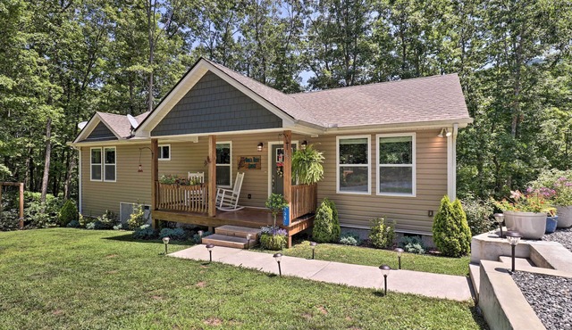 Smoky Mountains Leicester Home w/Deck!
