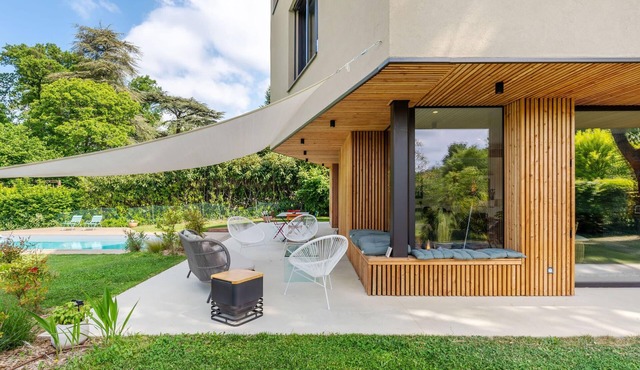 Souvenirs, architect's house with pool and garden in Écully