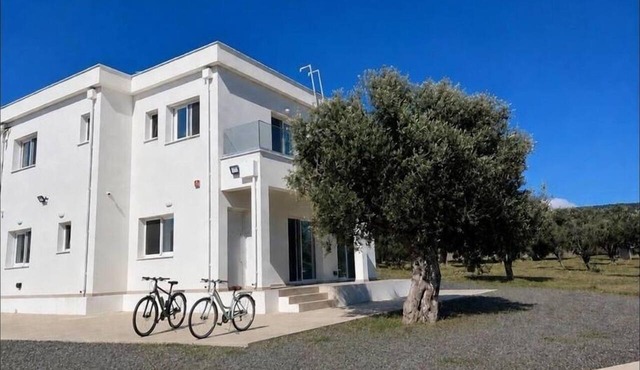Spacious 4-bedroom house in tranquil Pegeia , with spectacular sea/mountain view