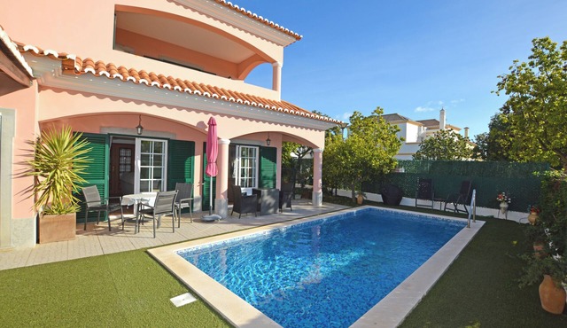 Spacious 4 Bedroom Villa with Private Pool, Walking distance to Tavira town