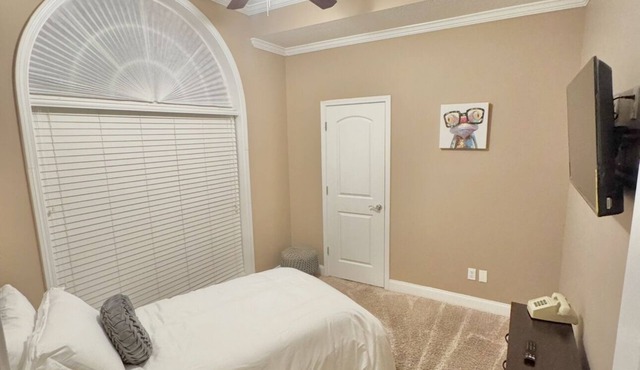 Spacious 5-bedroom house with AC, WiFi in charming Bluffton in Bluffton
