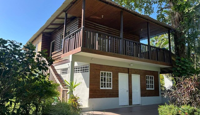 Spacious 6-bedroom villa in Tranquil Monseñor Nouel with AC