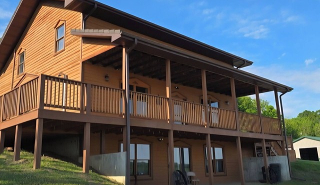 Spacious 6-bedroom house in rural Versailles with many amenities included.