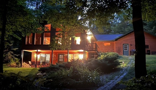 Spacious and Charming 3BR 3BA 2 Story Log Home, Canoe, Kayaks Included in Tomahawk