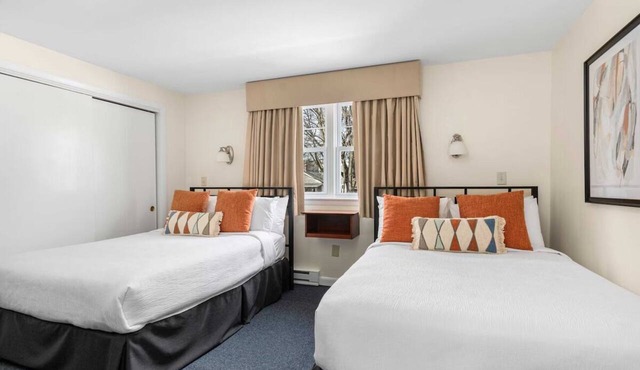 Spacious Good-Value Accommodation | w/Full Kitchen & Minutes to Peabody Museum in Beverly