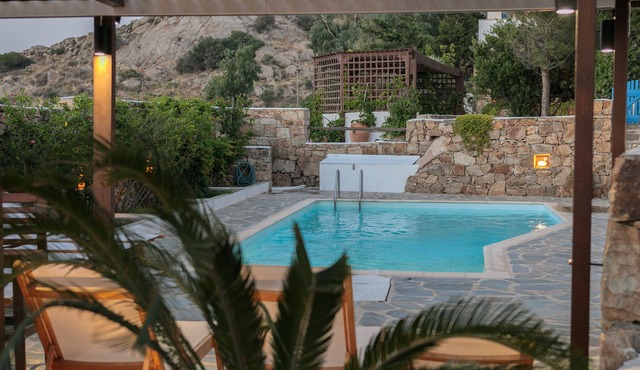 Spacious luxury villa with pool, & stunning sea and sunset views in Glinado