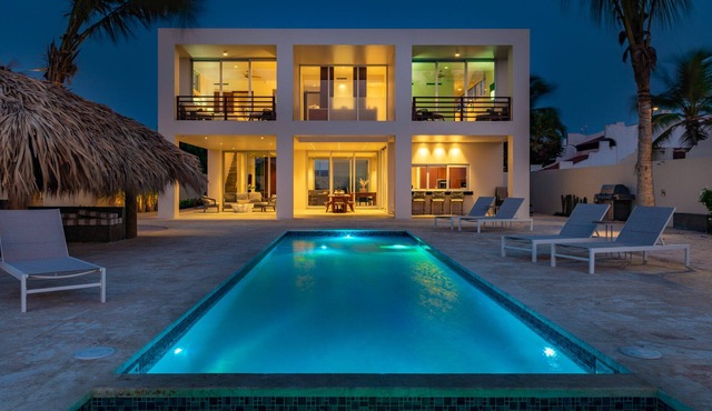 Spacious oceanfront villa with private pool and hottub in Kralendijk