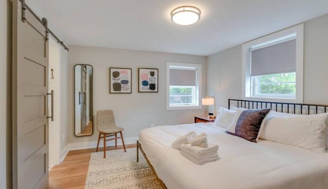 Spacious & Peaceful- Historic Franklin Quadplex in Franklin