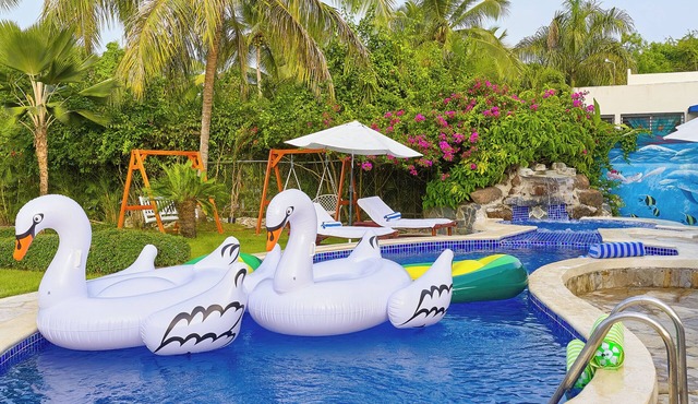 Spacious Pool & Jacuzzi Villa in Boca Chica Beach in Boca Chica