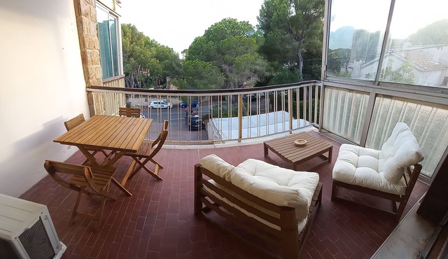Spacious Studio 5 minutes walk from the beach, air conditioning, WIFI, Terrace in La Seyne-sur-Mer