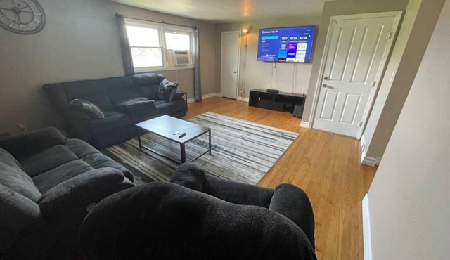 Spacious University area 2 bedroom apartment 1 mile from SU. Parkside view!n in Syracuse