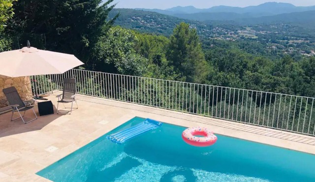 SPACIOUS VILLA MIMOZA in Montauroux