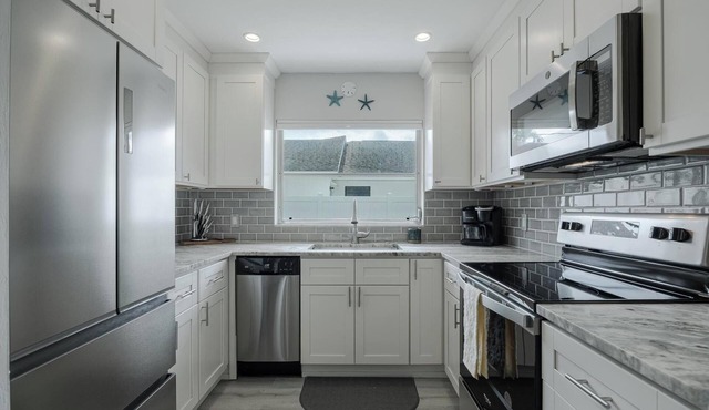 Spectacular 4 bedroom Villa close to beaches in highly desirable Naples Park, FL