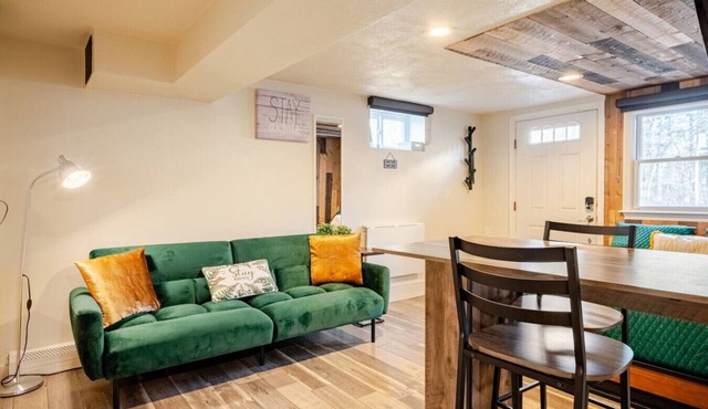 Stay a While, Studio Apartment-Pet Friendly in Burlington