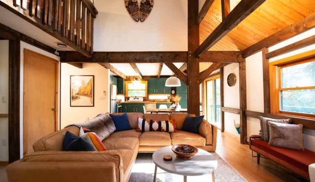 Stonebridge Cabin: Modern Amenities, Enjoy Nature! in Lee
