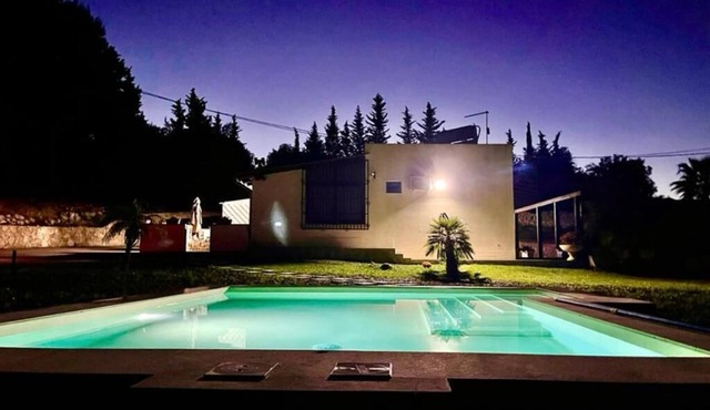Strelitzia house with heated swimming pool from December 2024 and garden