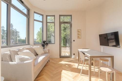 Studio confortable avec terrasse, Ecully in Écully