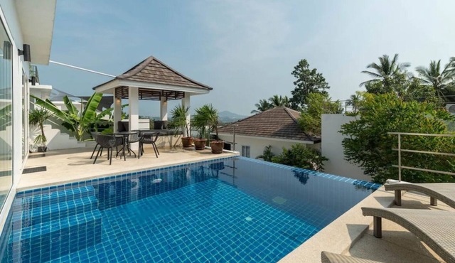 Stunning 2-bedroom villa with infinity pool and sunrise views