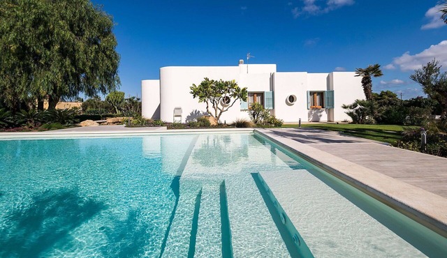 Stunning private villa for 14 guests with A/C, WIFI, private pool, TV, patio and panoramic view