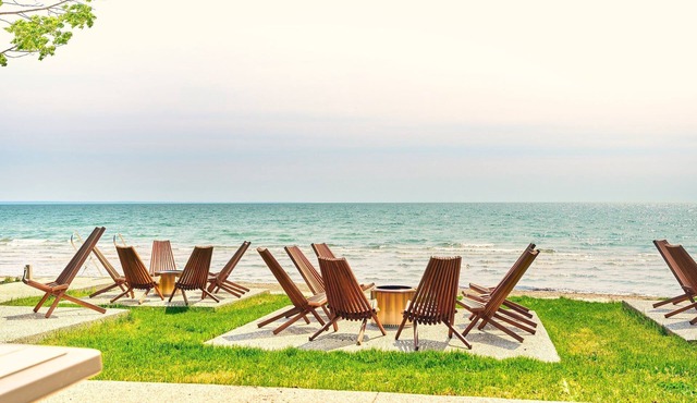 Suite 210: Beautiful 3-Bedroom Beachfront Townhouse