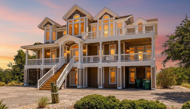 Summer Winds - Corolla, Whalehead, 300 Yds to Beach, Elevator, Pool, Hot Tub, Pets OK in Corolla