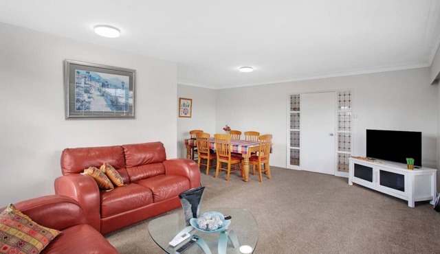 Sunlit Glow Spacious 5BR Home on Ladies Mile