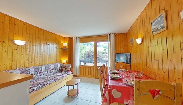 Sunny 1BR Apartment, Sleeps 4 – Center of Chinaillon, Ski-In/Ski-Out, Stunning Views