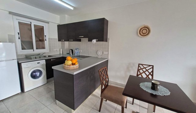 Sunny 2 room apartment with garden, sea view & pool!Dog friendly