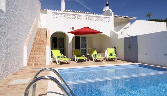 Super family villa has Wi Fi, private pool, walk to village & beach!