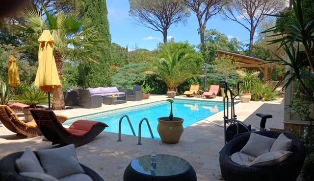 Superb villa with pool, 3 bedrooms, 2 bathrooms, large living room.