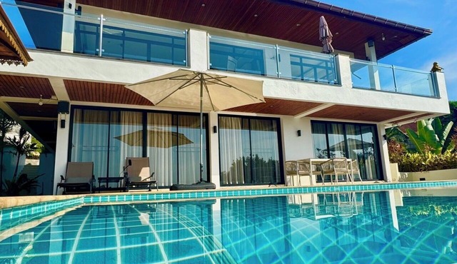 The Carma: Stylish luxury villa with a sunset infinity-pool for up to 8 people