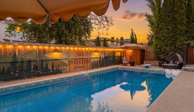 The Evergreen Château - Pool & HotTub - Barrel Sauna - Gym