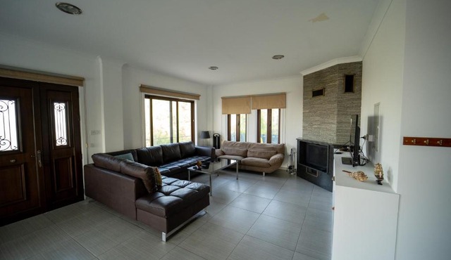 The Hill: Mountain Sky Villa Retreat