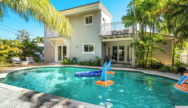 The Ideal Coastal Retreat: Beach/Casino/Marina