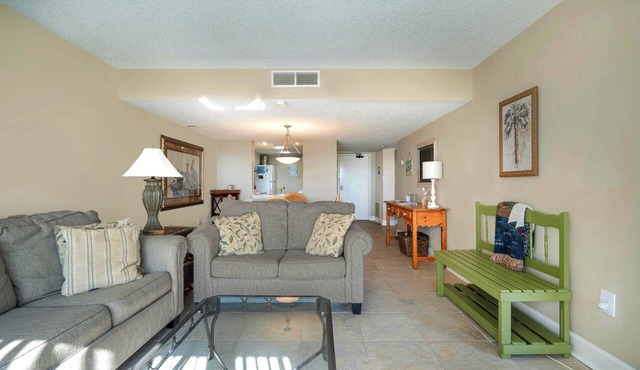 The Perfect Getaway - Steps to Beach and Pool! in Fernandina Beach