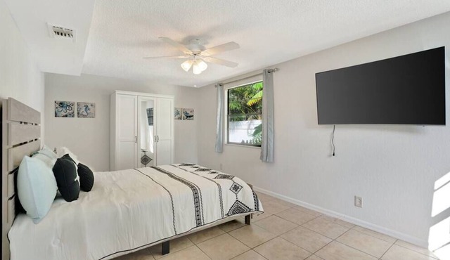The Villas at Madeira 2, Walk 2 Beach + Johns Pass