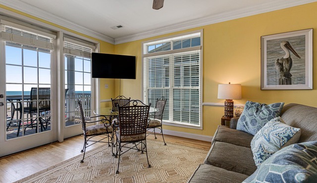 Third-floor condo with views of the ocean & shared pool in Folly Beach