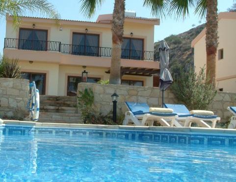 Three bedroom villa with private pool and landscaped garden close to the beach