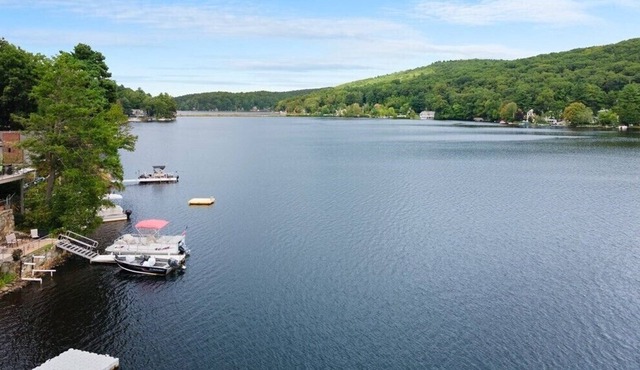 Tranquil Lake house on Hamilton Reservoir. Sleeps 7 comfortably