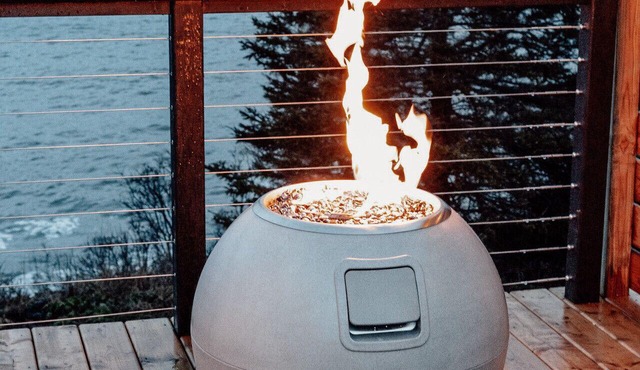 Two Cliffside Domes - Hot Tubs, Firepit, Decks, Perfect for Families & Groups