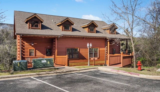 Two Side by Side Cabins in the Heart of Branson,Sleeps 14, Ticket DEALS and Golf Discounts in Branson