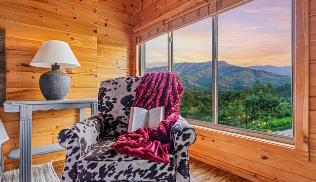 Unobstructed Smoky Mtn Views + Fire Pit + Hot Tub