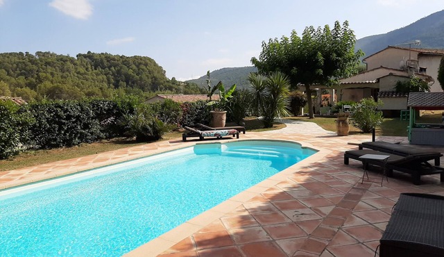 Very welcoming Provencal villa in Contes