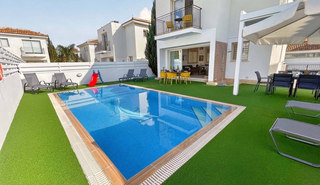 Villa Allegra: Private Pool & Modern Comfort