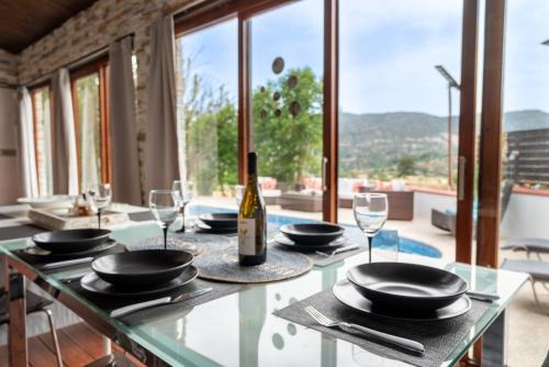 Villa Althea, Pool, Mountain Views, BBQ ,Patio in Laneia