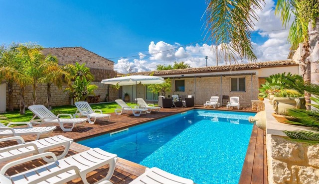 Villa Aziz - Five Bedroom Villa, Sleeps 10
