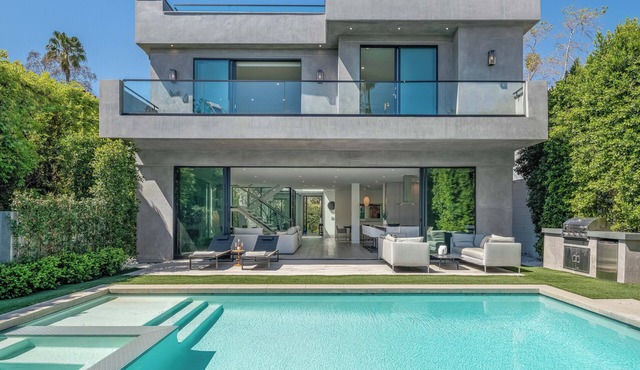 Villa Bond by LuxJB 🏆 Design Award Winner 🏆 Heated Pool & Jacuzzi in Los Angeles